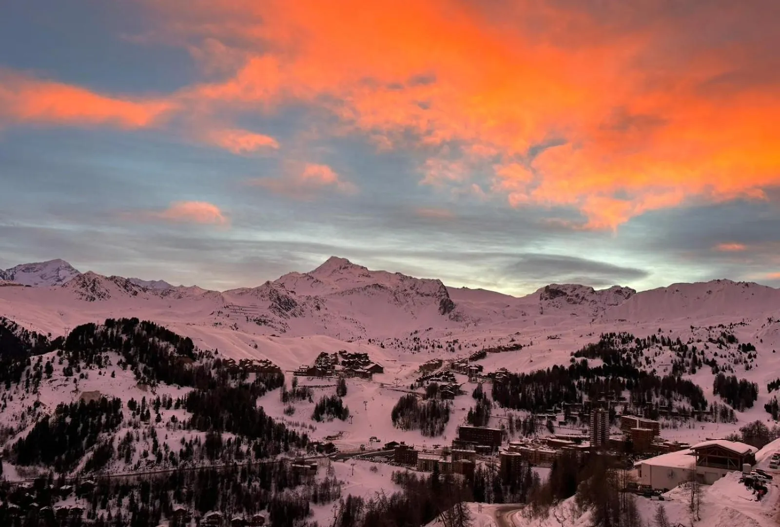 Appartement 4 Personnes Dans Le Mythique Paquebot Des Neiges A La Plagne 0*,  France