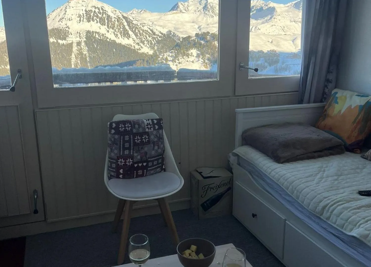 Appartement 4 Personnes Dans Le Mythique Paquebot Des Neiges A La Plagne Apartment